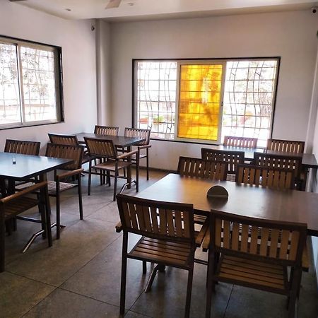 Hotel Manasi Inn Satara Luaran gambar