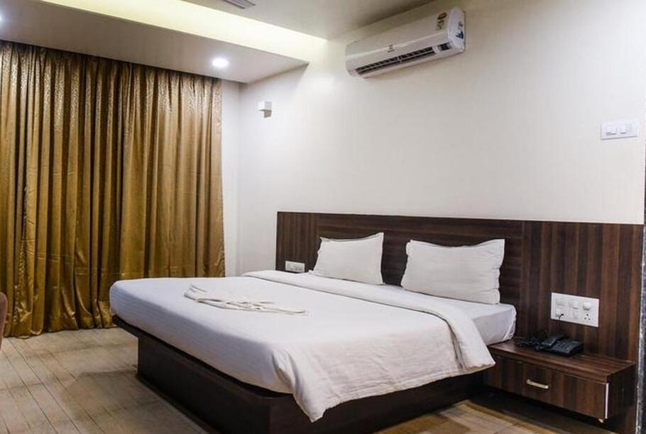 Hotel Manasi Inn Satara Luaran gambar