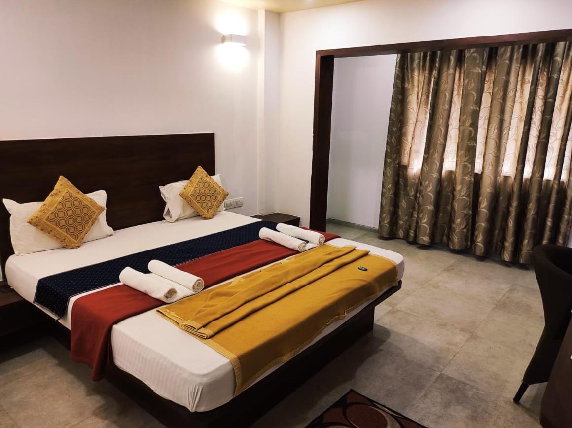 Hotel Manasi Inn Satara Luaran gambar