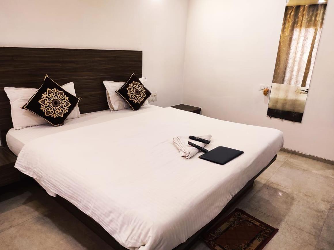 Hotel Manasi Inn Satara Luaran gambar