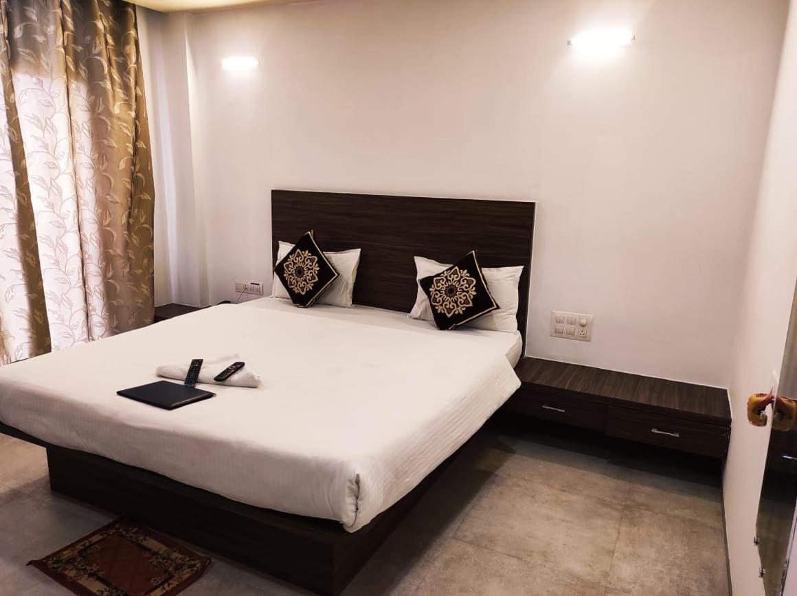Hotel Manasi Inn Satara Luaran gambar