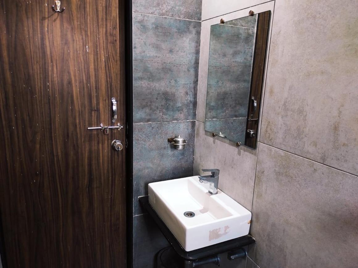 Hotel Manasi Inn Satara Luaran gambar