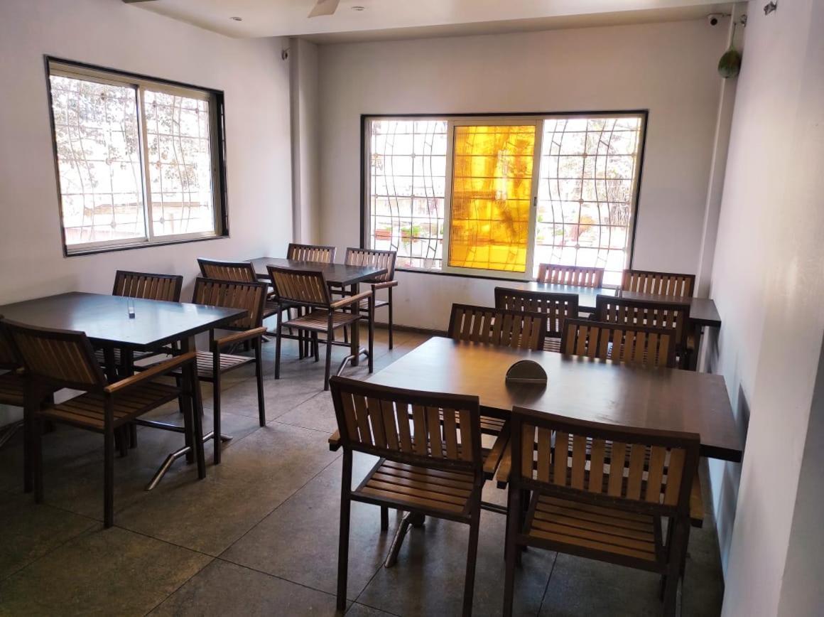 Hotel Manasi Inn Satara Luaran gambar