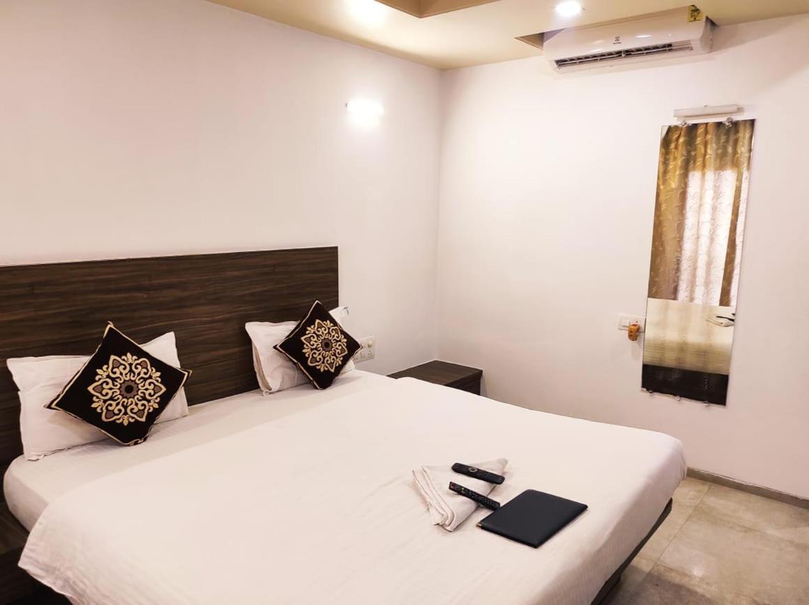 Hotel Manasi Inn Satara Luaran gambar