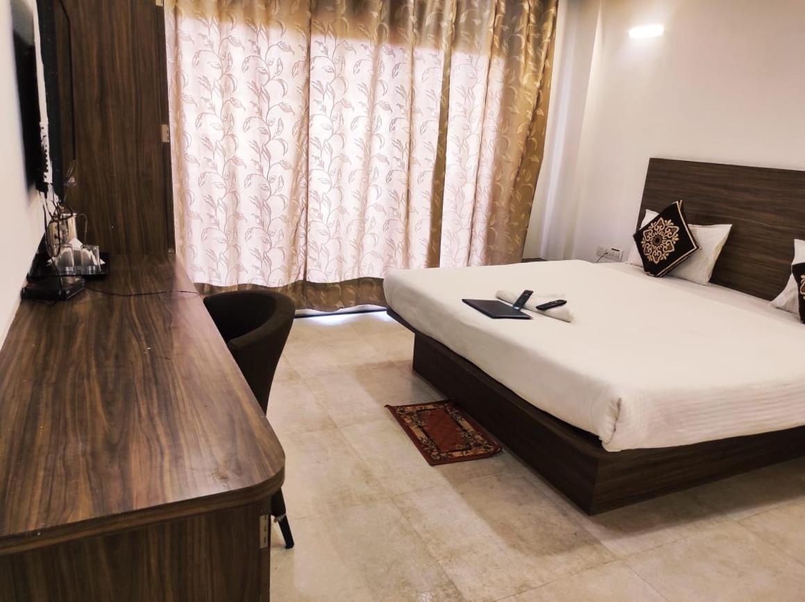 Hotel Manasi Inn Satara Luaran gambar