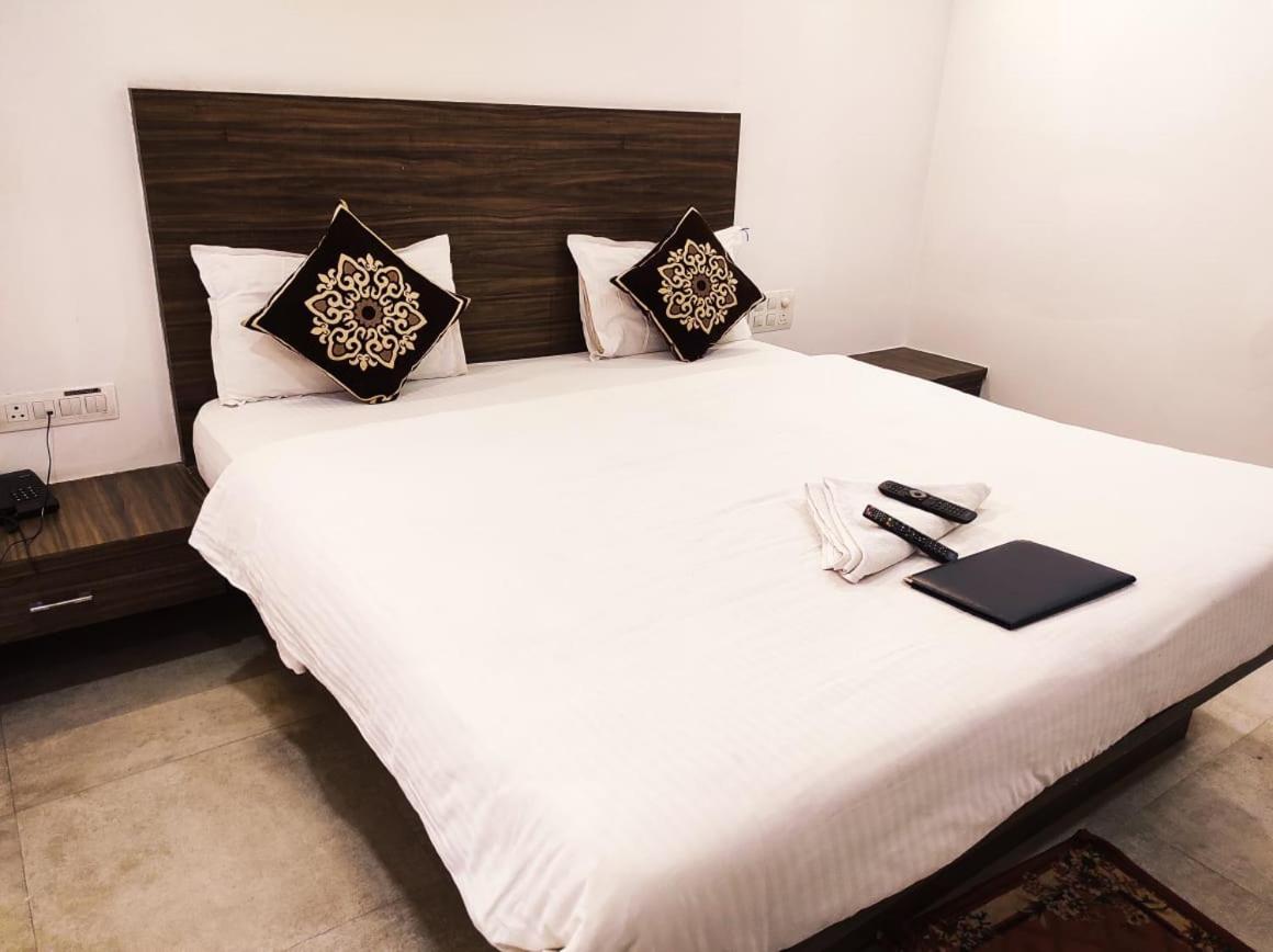 Hotel Manasi Inn Satara Luaran gambar