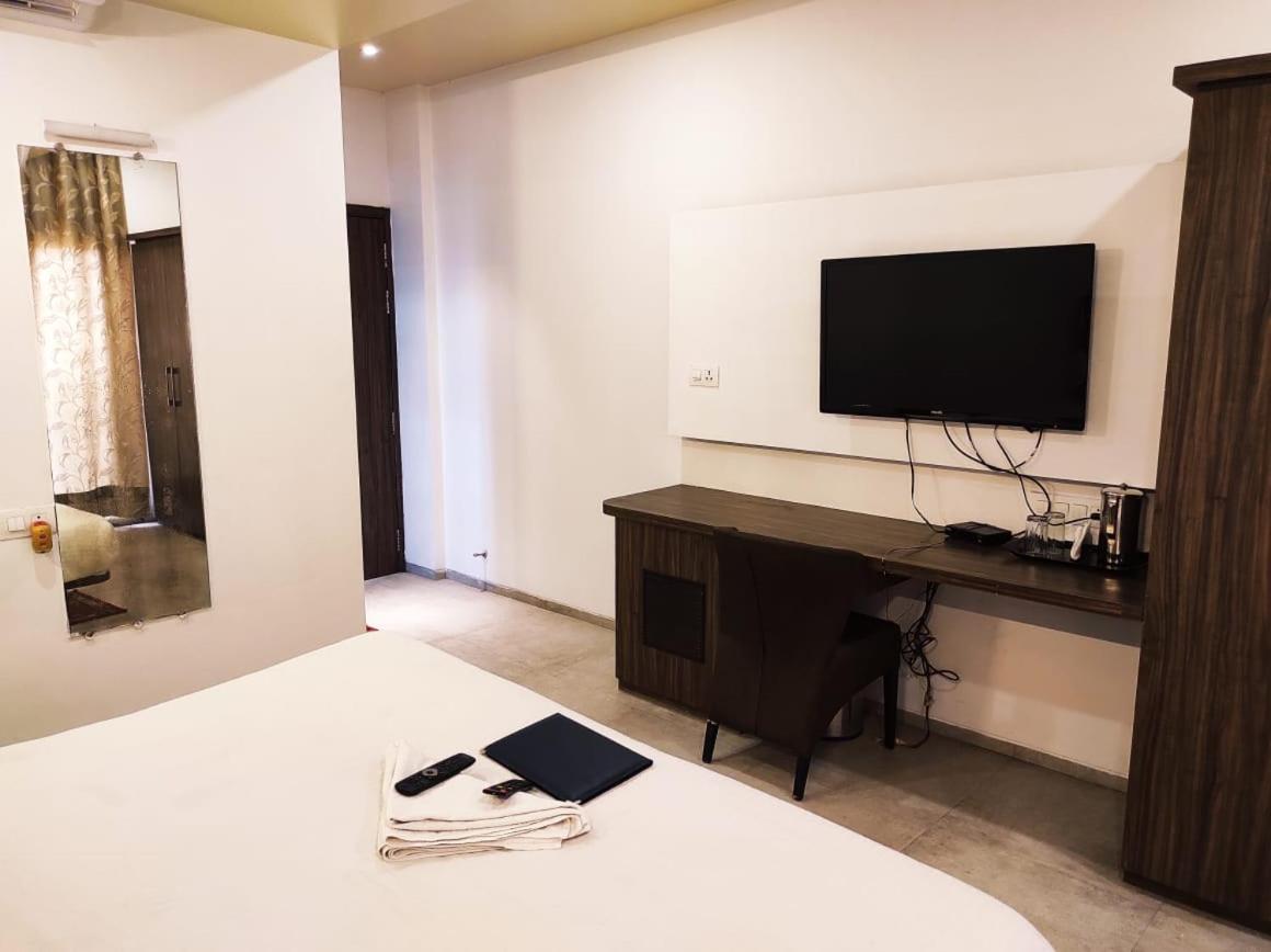 Hotel Manasi Inn Satara Luaran gambar