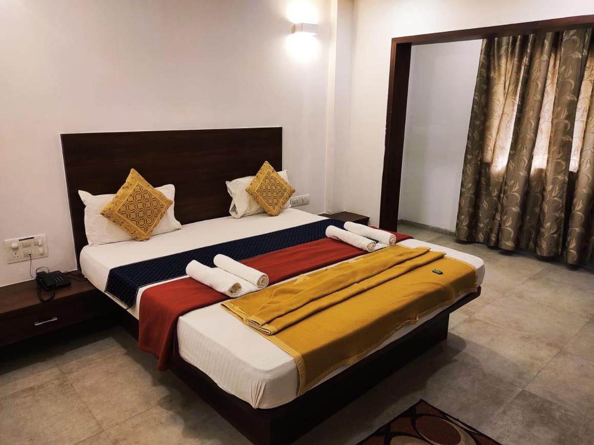 Hotel Manasi Inn Satara Luaran gambar