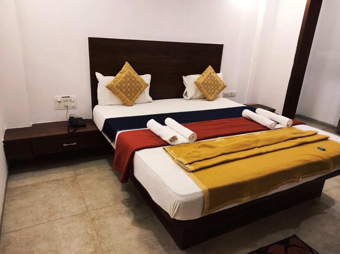 Hotel Manasi Inn Satara Luaran gambar