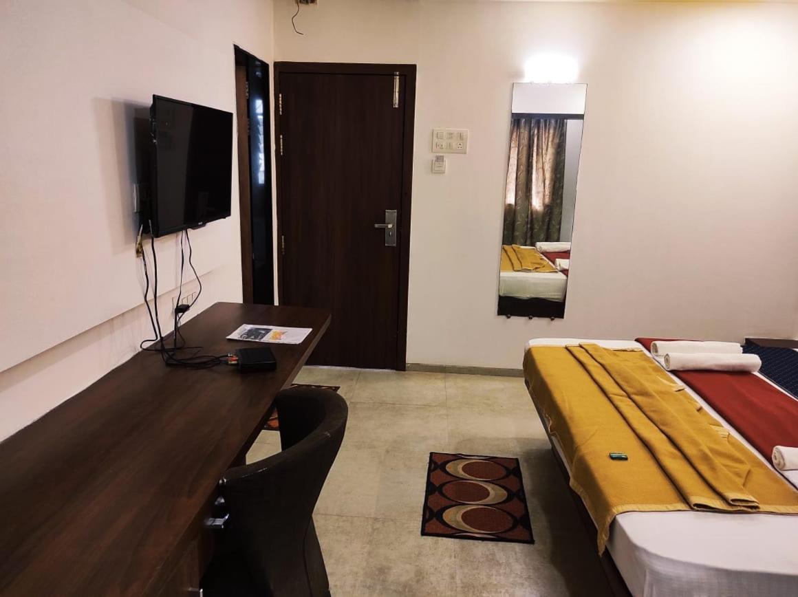 Hotel Manasi Inn Satara Luaran gambar