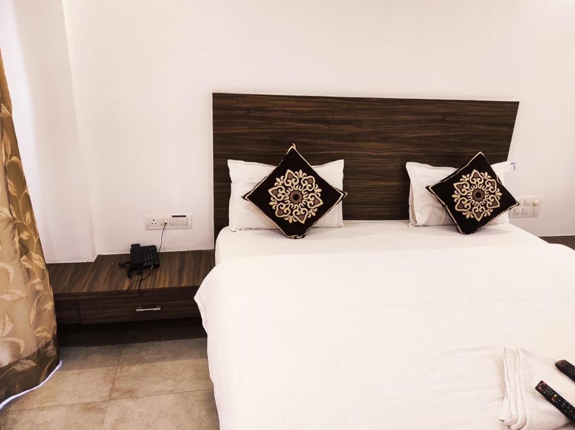 Hotel Manasi Inn Satara Luaran gambar