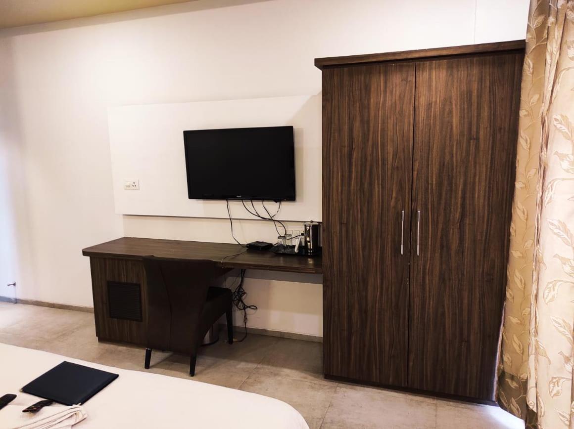 Hotel Manasi Inn Satara Luaran gambar