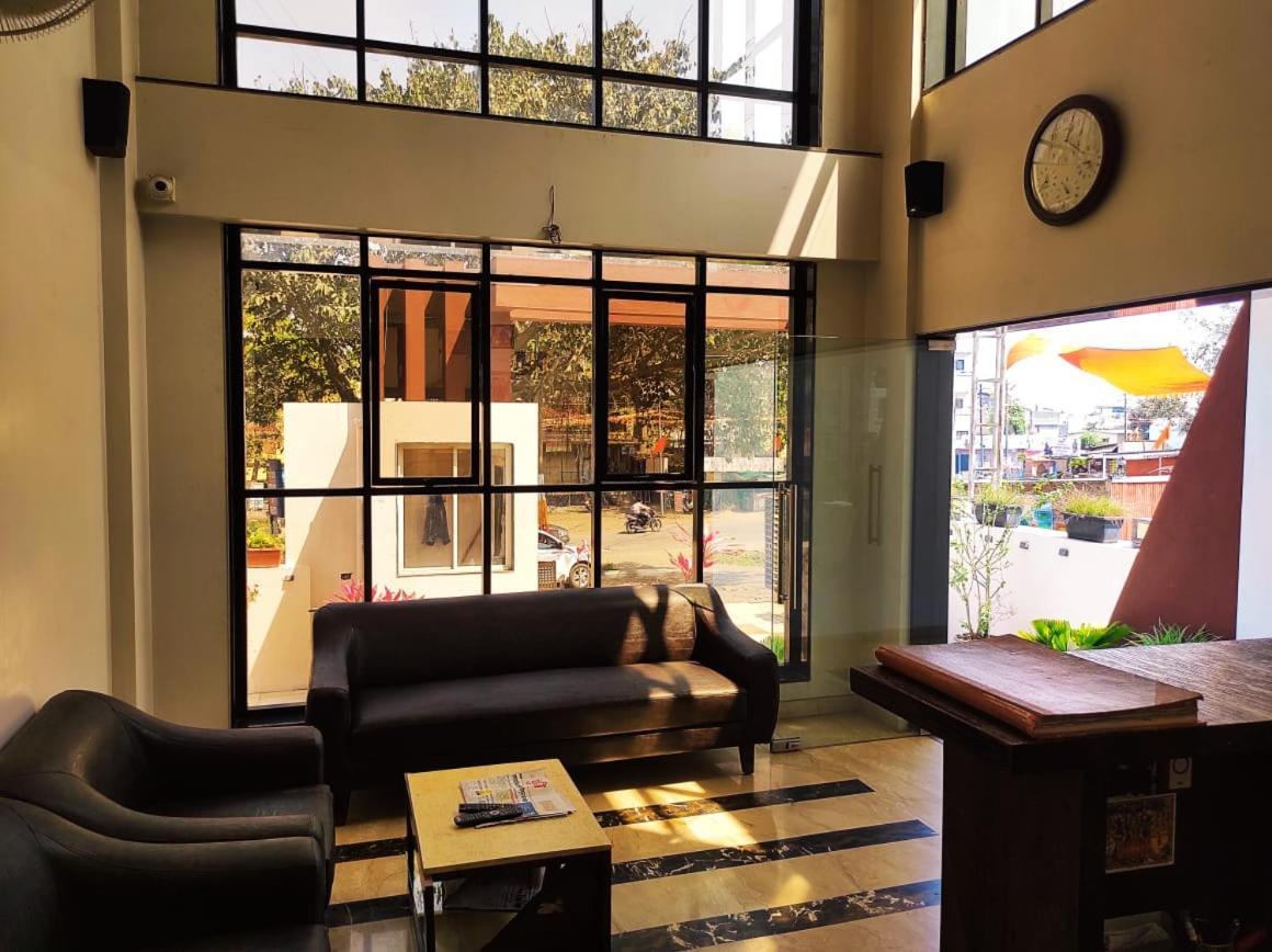 Hotel Manasi Inn Satara Luaran gambar