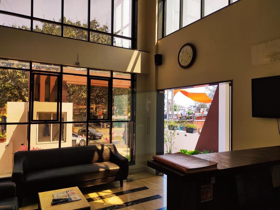 Hotel Manasi Inn Satara Luaran gambar