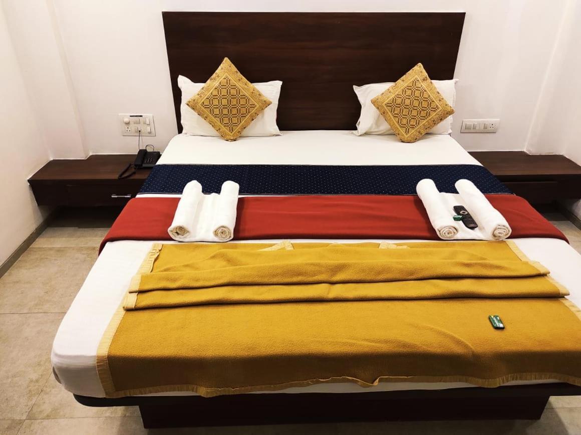 Hotel Manasi Inn Satara Luaran gambar