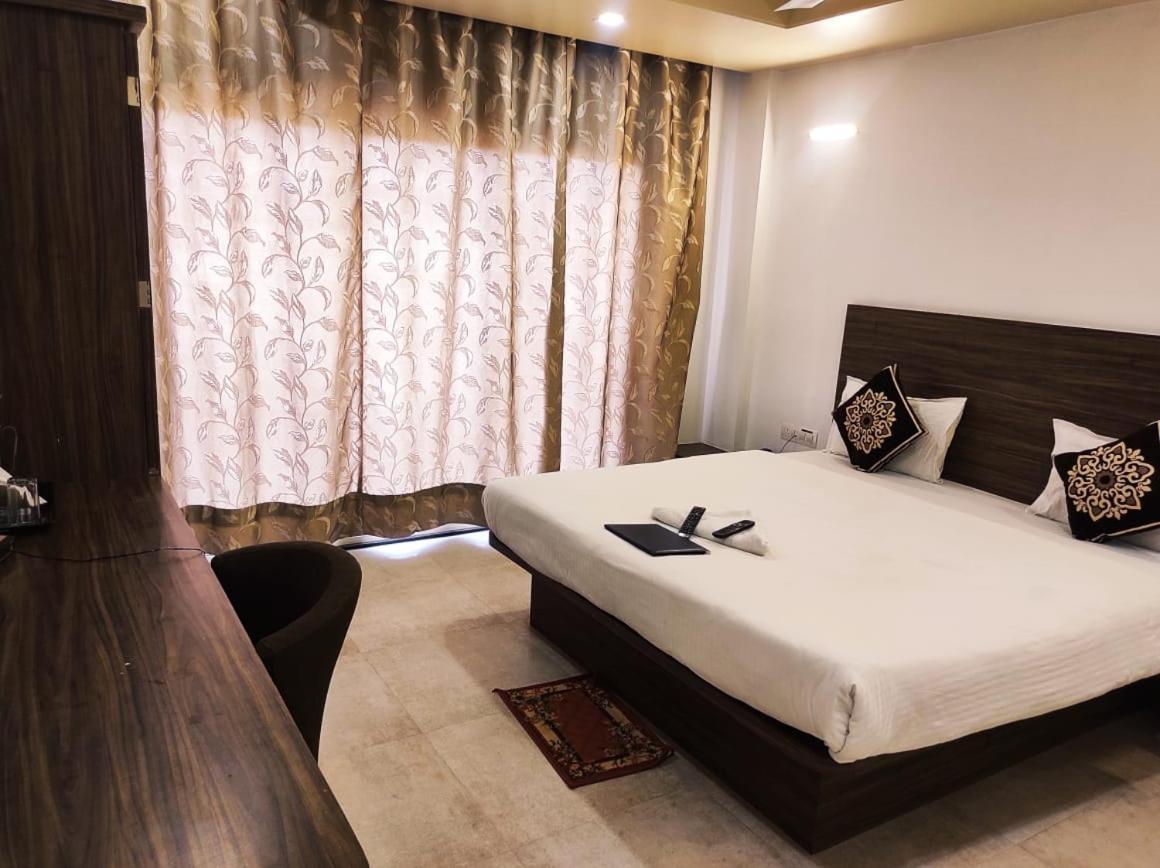 Hotel Manasi Inn Satara Luaran gambar